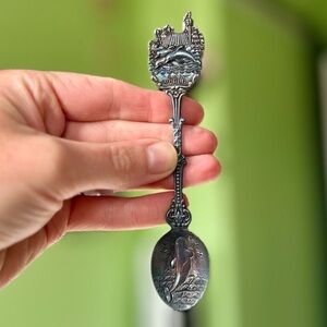 VTG 1976 Sea World Unique Dolphin Marine Life Etched Silver Spoon Accent